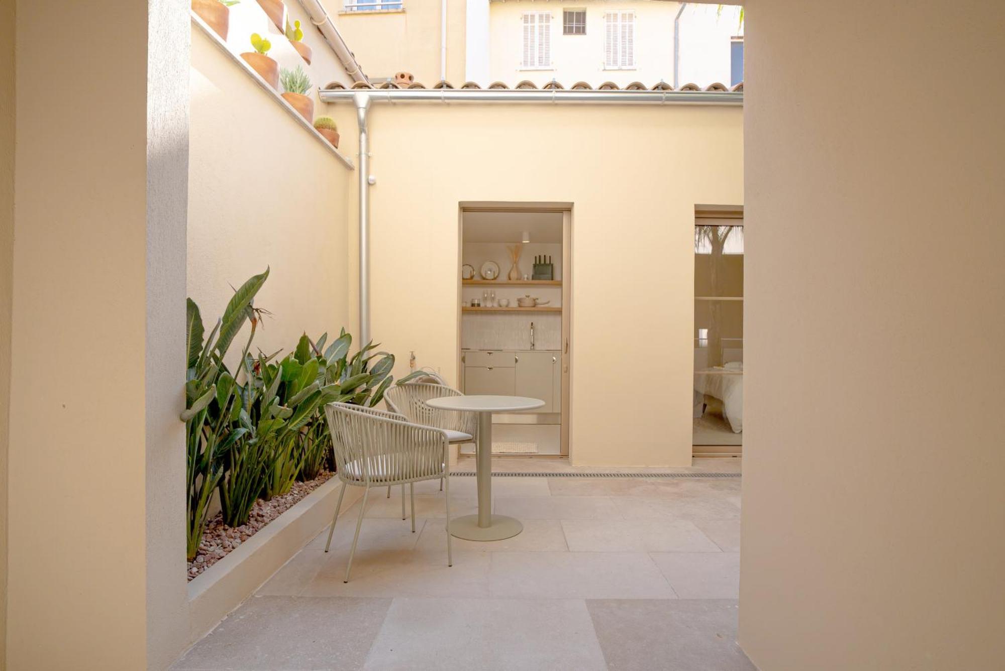 Studios Raffines Avec Terrasses - Plages, Ville Et Gare A Pied - Maison Raphael Saint-Raphaël Esterno foto